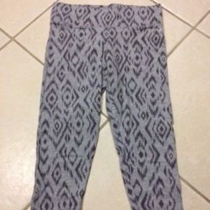 VICTORIA'S SECRET Grey Ikat CAPRI LEGGING S